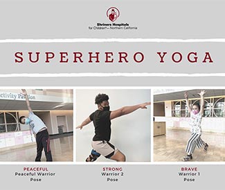 Les patients montrent leurs poses de yoga super-héros