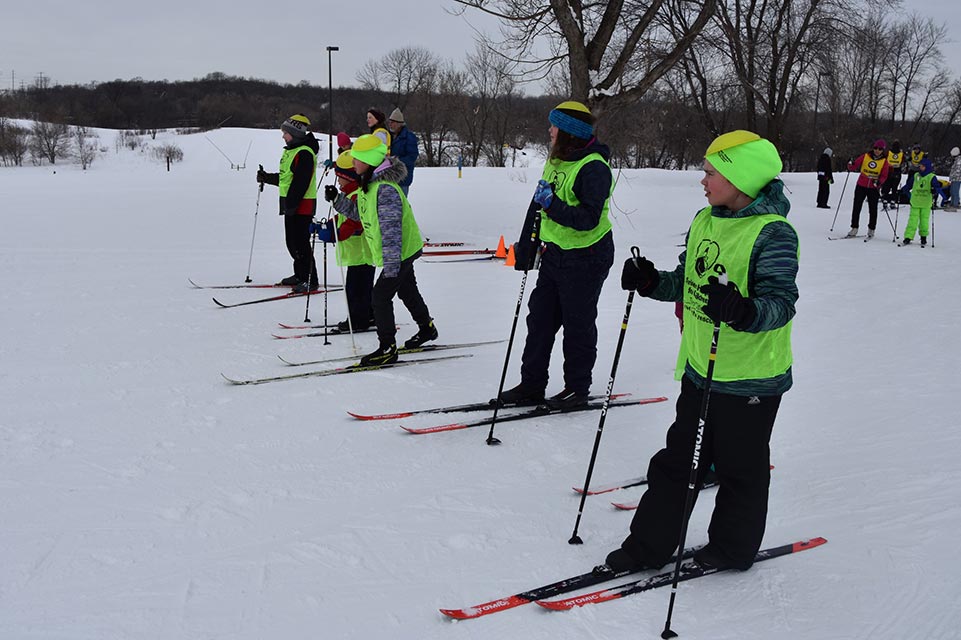 cinco esquiadores