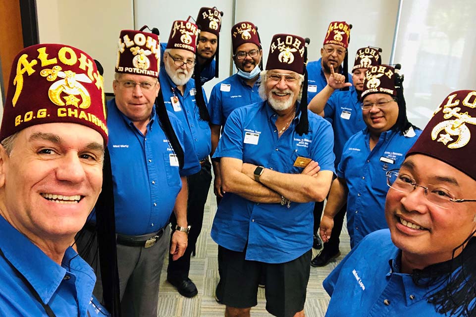 Marc taking a selfie with a large group of Aloha Shriners
