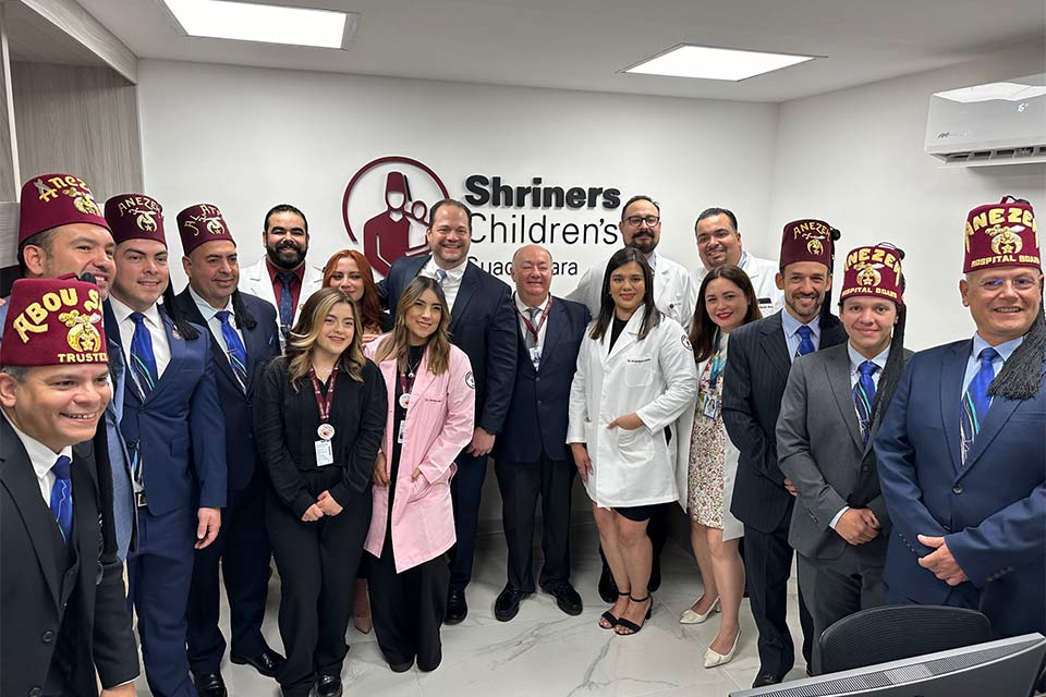 Guadalajara outpatient clinic staff with Shriners at opening
