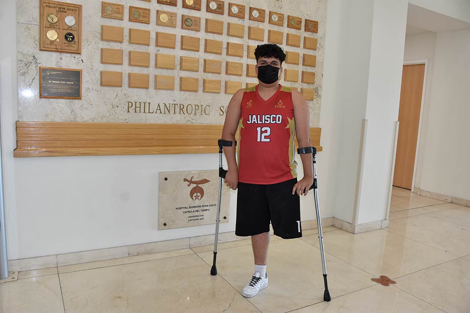 Alejandro on crutches in hospital