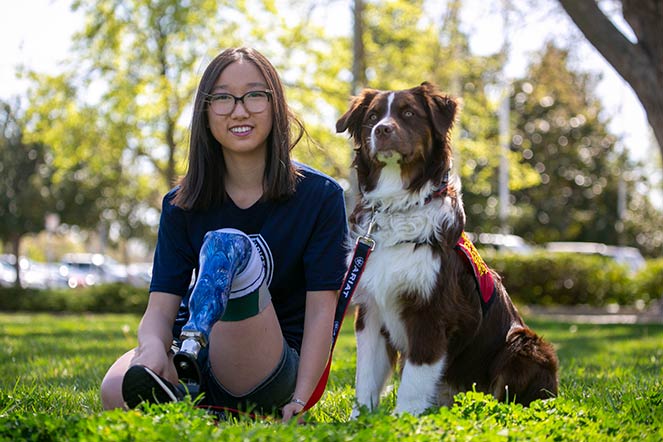 Kaysie Li con su perro